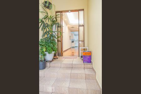 Casa à venda com 315m², 4 quartos e 5 vagas Casa à venda com 315m², 4 quartos e 5 vagasEntrada