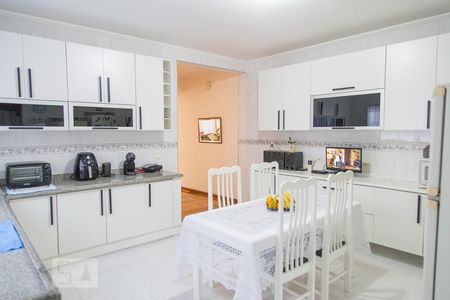 Casa à venda com 315m², 4 quartos e 5 vagas Casa à venda com 315m², 4 quartos e 5 vagasCozinha