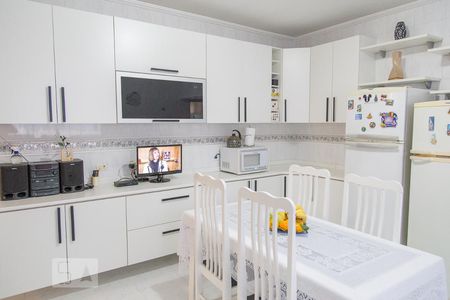 Casa à venda com 315m², 4 quartos e 5 vagas Casa à venda com 315m², 4 quartos e 5 vagasCozinha