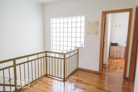 Casa à venda com 315m², 4 quartos e 5 vagas Casa à venda com 315m², 4 quartos e 5 vagasCorredor