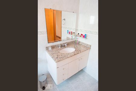 Casa à venda com 315m², 4 quartos e 5 vagas Casa à venda com 315m², 4 quartos e 5 vagasBanheiro Social