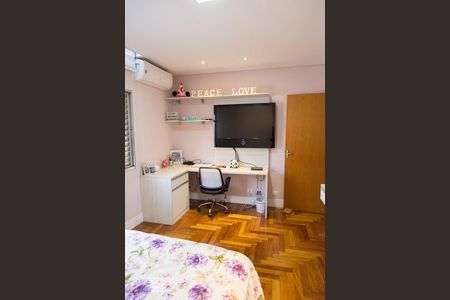 Casa à venda com 315m², 4 quartos e 5 vagas Casa à venda com 315m², 4 quartos e 5 vagasQuarto 1