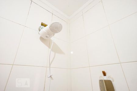 Casa à venda com 130m², 4 quartos e 2 vagas Casa à venda com 130m², 4 quartos e 2 vagasChuveiro