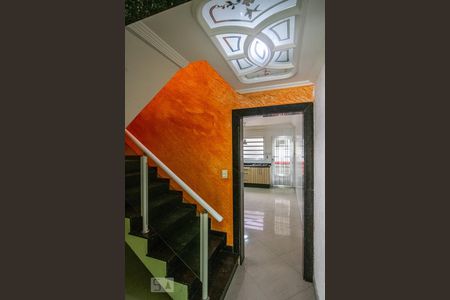 Escadas de casa para alugar com 3 quartos, 220m² em Vila Gomes Cardim, São Paulo