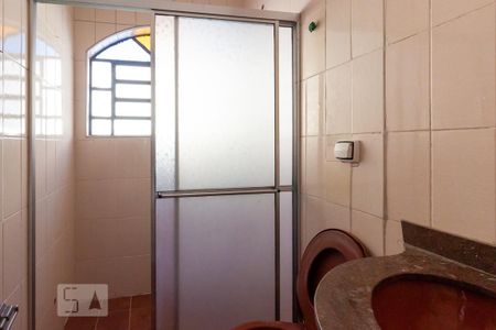 Casa à venda com 150m², 5 quartos e 2 vagas Casa à venda com 150m², 5 quartos e 2 vagasBanheiro 2