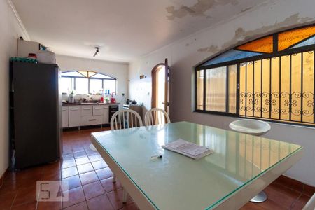 Casa à venda com 150m², 5 quartos e 2 vagas Casa à venda com 150m², 5 quartos e 2 vagasCozinha
