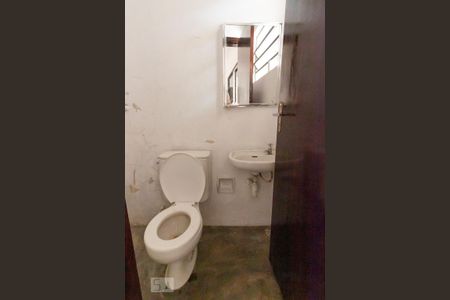 Casa à venda com 150m², 5 quartos e 2 vagas Casa à venda com 150m², 5 quartos e 2 vagasBanheiro - Edícula