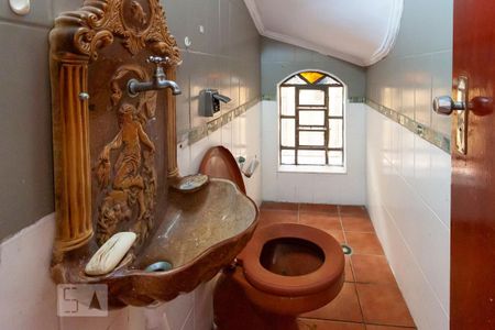 Casa à venda com 150m², 5 quartos e 2 vagas Casa à venda com 150m², 5 quartos e 2 vagasLavabo