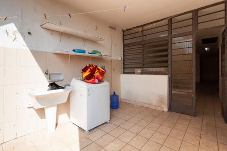 Casa à venda com 150m², 5 quartos e 2 vagas Casa à venda com 150m², 5 quartos e 2 vagasÁrea de serviço