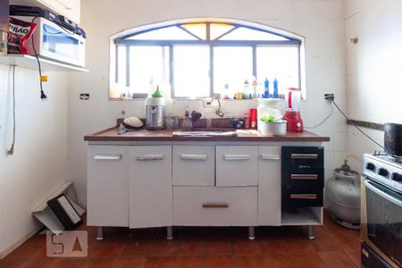 Casa à venda com 150m², 5 quartos e 2 vagas Casa à venda com 150m², 5 quartos e 2 vagasCozinha