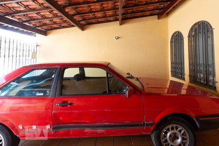 Casa à venda com 150m², 5 quartos e 2 vagas Casa à venda com 150m², 5 quartos e 2 vagasGaragem