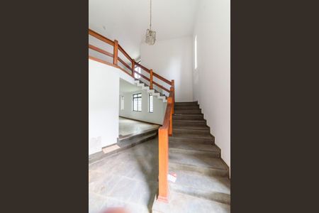 Casa à venda com 340m², 4 quartos e 4 vagasEscada