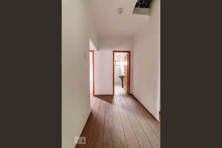 Casa à venda com 340m², 4 quartos e 4 vagasCorredor