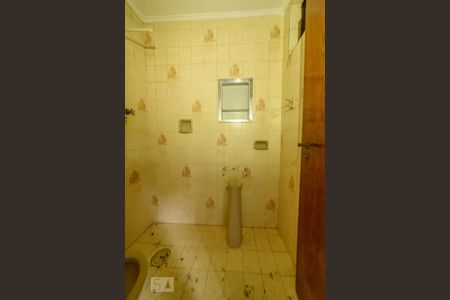 Casa à venda com 340m², 4 quartos e 4 vagasBanheiro de Serviço