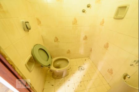 Casa à venda com 340m², 4 quartos e 4 vagasBanheiro de Serviço