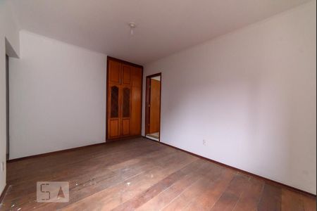 Casa à venda com 340m², 4 quartos e 4 vagasSuíte
