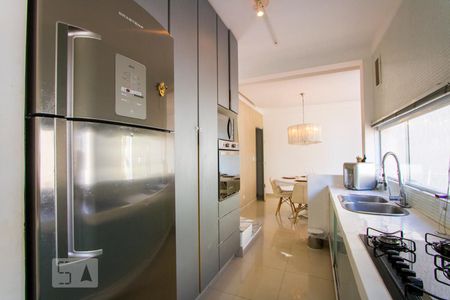 Apartamento para alugar com 160m², 2 quartos e 2 vagas Apartamento para alugar com 160m², 2 quartos e 2 vagasCozinha