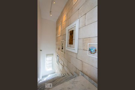 Apartamento para alugar com 160m², 2 quartos e 2 vagas Apartamento para alugar com 160m², 2 quartos e 2 vagasEscadas