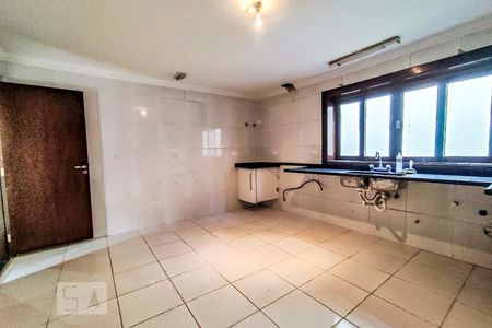 Casa à venda com 800m², 6 quartos e 5 vagas Casa à venda com 800m², 6 quartos e 5 vagasCozinha