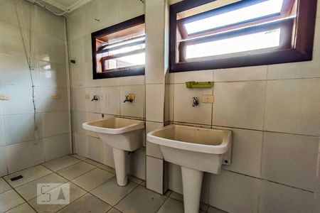 Casa à venda com 800m², 6 quartos e 5 vagas Casa à venda com 800m², 6 quartos e 5 vagasÁrea de Serviço