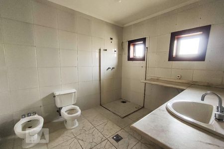 Casa à venda com 800m², 6 quartos e 5 vagas Casa à venda com 800m², 6 quartos e 5 vagasBanheiro da Suíte 4