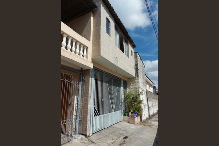 Casa à venda com 100m², 3 quartos e 1 vaga Casa à venda com 100m², 3 quartos e 1 vagaFachada