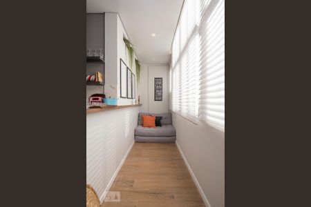 Apartamento para alugar com 97m², 2 quartos e sem vaga Apartamento para alugar com 97m², 2 quartos e sem vagaCorredor lateral ao lado da cozinha