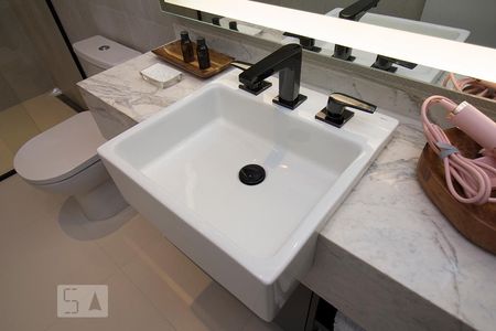 Apartamento para alugar com 97m², 2 quartos e sem vaga Apartamento para alugar com 97m², 2 quartos e sem vagaDetalhe Banheiro Corredor 2