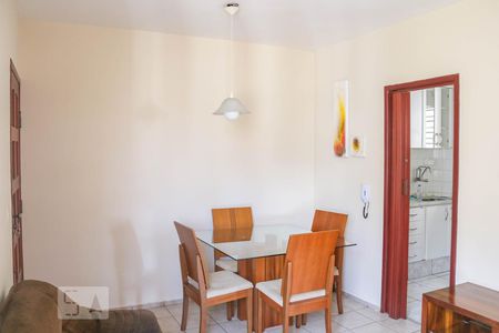 Sala de apartamento à venda com 3 quartos, 70m² em Monsenhor Messias, Belo Horizonte