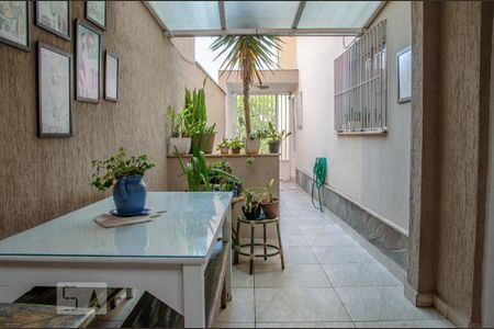 Casa à venda com 220m², 3 quartos e 2 vagasQuintal