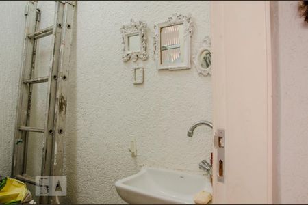 Casa à venda com 220m², 3 quartos e 2 vagasBanheiro de serviço