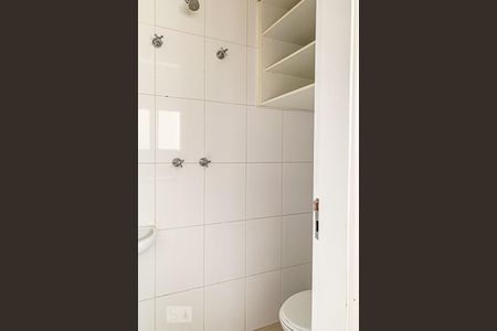 Apartamento à venda com 130m², 4 quartos e 3 vagas Apartamento à venda com 130m², 4 quartos e 3 vagasBanheiro de Serviço