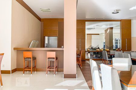 Apartamento à venda com 130m², 4 quartos e 3 vagas Apartamento à venda com 130m², 4 quartos e 3 vagasCondomínio