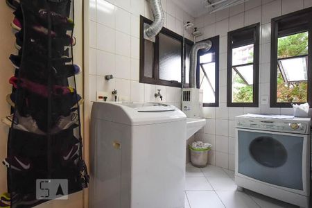 Apartamento à venda com 132m², 3 quartos e 2 vagas Apartamento à venda com 132m², 3 quartos e 2 vagasÁrea de serviço