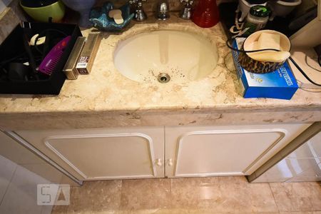 Apartamento à venda com 132m², 3 quartos e 2 vagas Apartamento à venda com 132m², 3 quartos e 2 vagasPia do banheiro da suíte 3