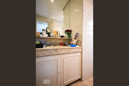 Apartamento à venda com 132m², 3 quartos e 2 vagas Apartamento à venda com 132m², 3 quartos e 2 vagasBanheiro suíte 3