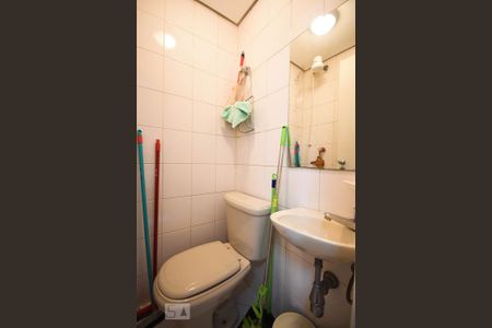 Apartamento à venda com 132m², 3 quartos e 2 vagas Apartamento à venda com 132m², 3 quartos e 2 vagasBanheiro de Serviço