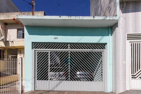 Casa à venda com 200m², 2 quartos e 2 vagasFachada