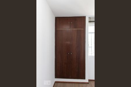 Quarto 1 de apartamento para alugar com 3 quartos, 62m² em Santo Antônio, Belo Horizonte