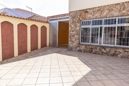 Casa à venda com 224m², 3 quartos e 5 vagas Casa à venda com 224m², 3 quartos e 5 vagasQuintal