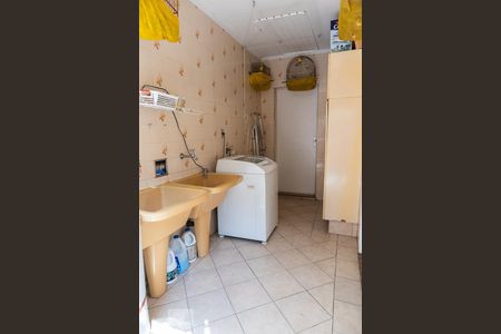 Casa à venda com 224m², 3 quartos e 5 vagas Casa à venda com 224m², 3 quartos e 5 vagasÁrea de serviço