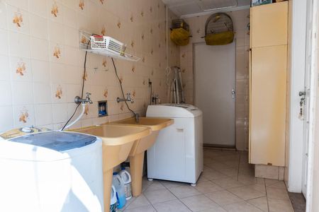 Casa à venda com 224m², 3 quartos e 5 vagas Casa à venda com 224m², 3 quartos e 5 vagasÁrea de serviço