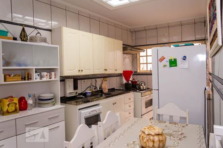 Casa à venda com 124m², 3 quartos e 3 vagasCozinha