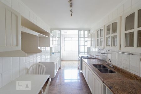 Apartamento à venda com 220m², 3 quartos e 2 vagasCozinha