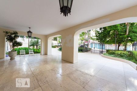 Apartamento à venda com 220m², 3 quartos e 2 vagasEntrada