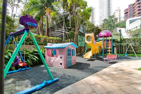 Apartamento à venda com 317m², 4 quartos e 5 vagas Apartamento à venda com 317m², 4 quartos e 5 vagasÁrea Comum - Playground