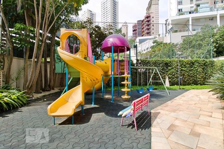 Apartamento à venda com 317m², 4 quartos e 5 vagas Apartamento à venda com 317m², 4 quartos e 5 vagasÁrea Comum - Playground