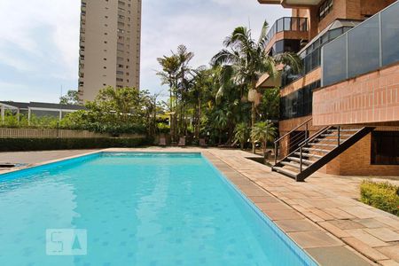 Apartamento à venda com 317m², 4 quartos e 5 vagas Apartamento à venda com 317m², 4 quartos e 5 vagasÁrea comum - Piscina