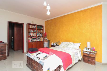 Casa à venda com 560m², 6 quartos e 6 vagas Casa à venda com 560m², 6 quartos e 6 vagasQuarto 4 - Suíte