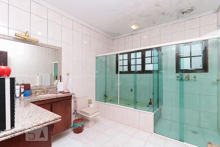 Casa à venda com 560m², 6 quartos e 6 vagas Casa à venda com 560m², 6 quartos e 6 vagasBanheiro da Suíte 1
